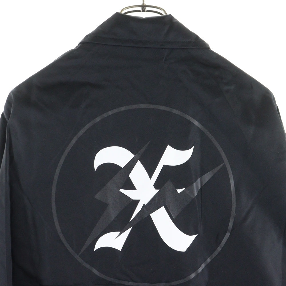 GOD SELECTION XXX(ゴッドセレクショントリプルエックス) ×FRAGMENT フラグメント バックロゴプリント ナイロン スナップボタン コーチジャケット ブラック GX-S23-FJK-01