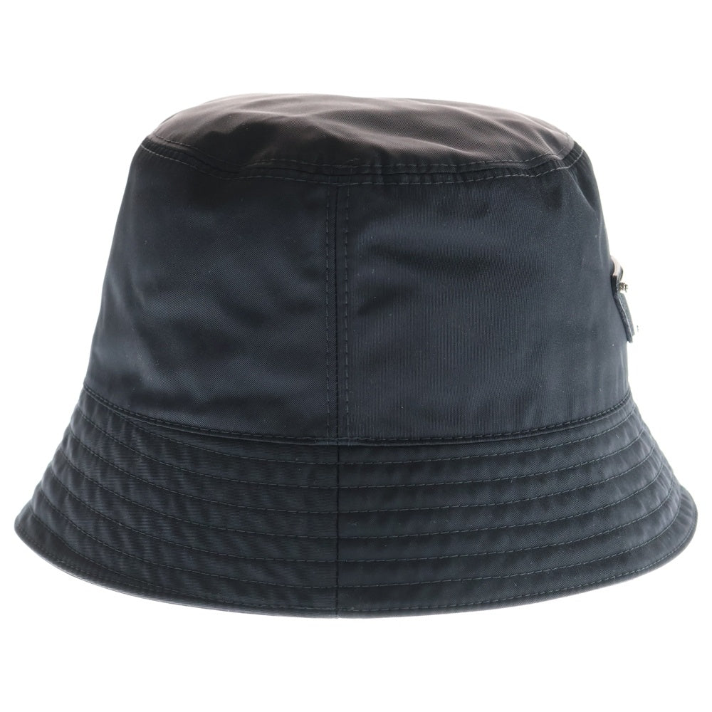 PRADA(プラダ) トライアングルロゴプレート付き リナイロンバケットハット ブラック 1HC137