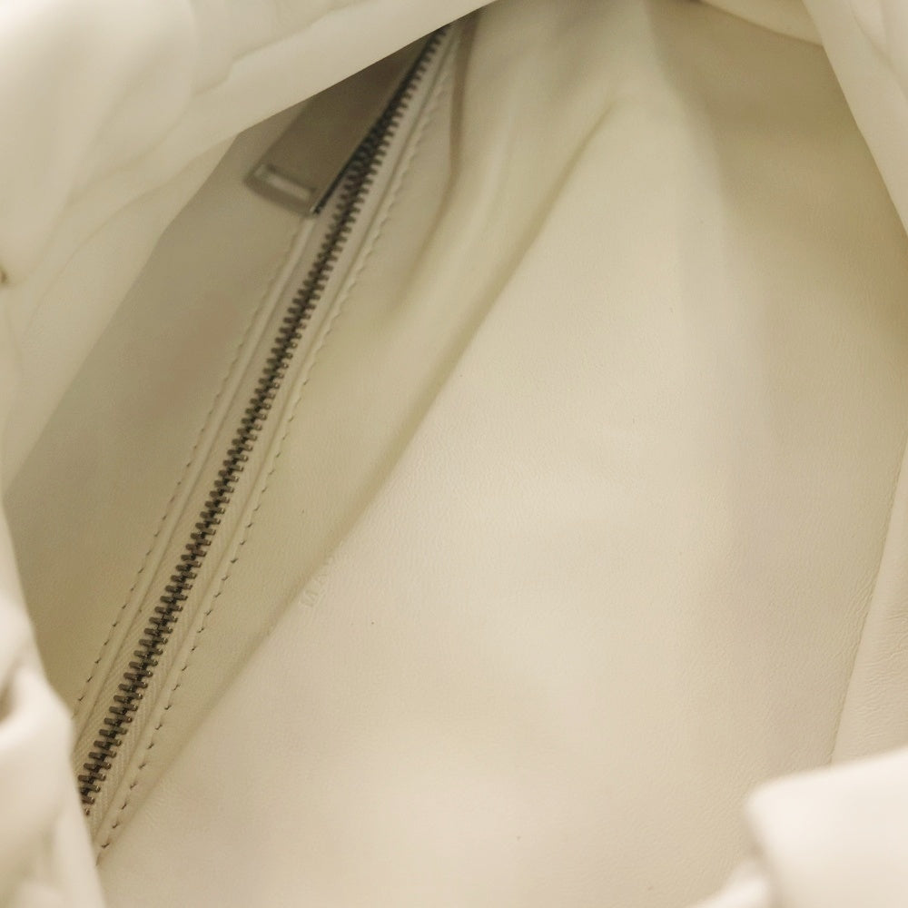 BOTTEGA VENETA(ボッテガヴェネタ) がま口 ショルダーバッグ ミニバッグ ホワイト レザー シルバー金具 レディース