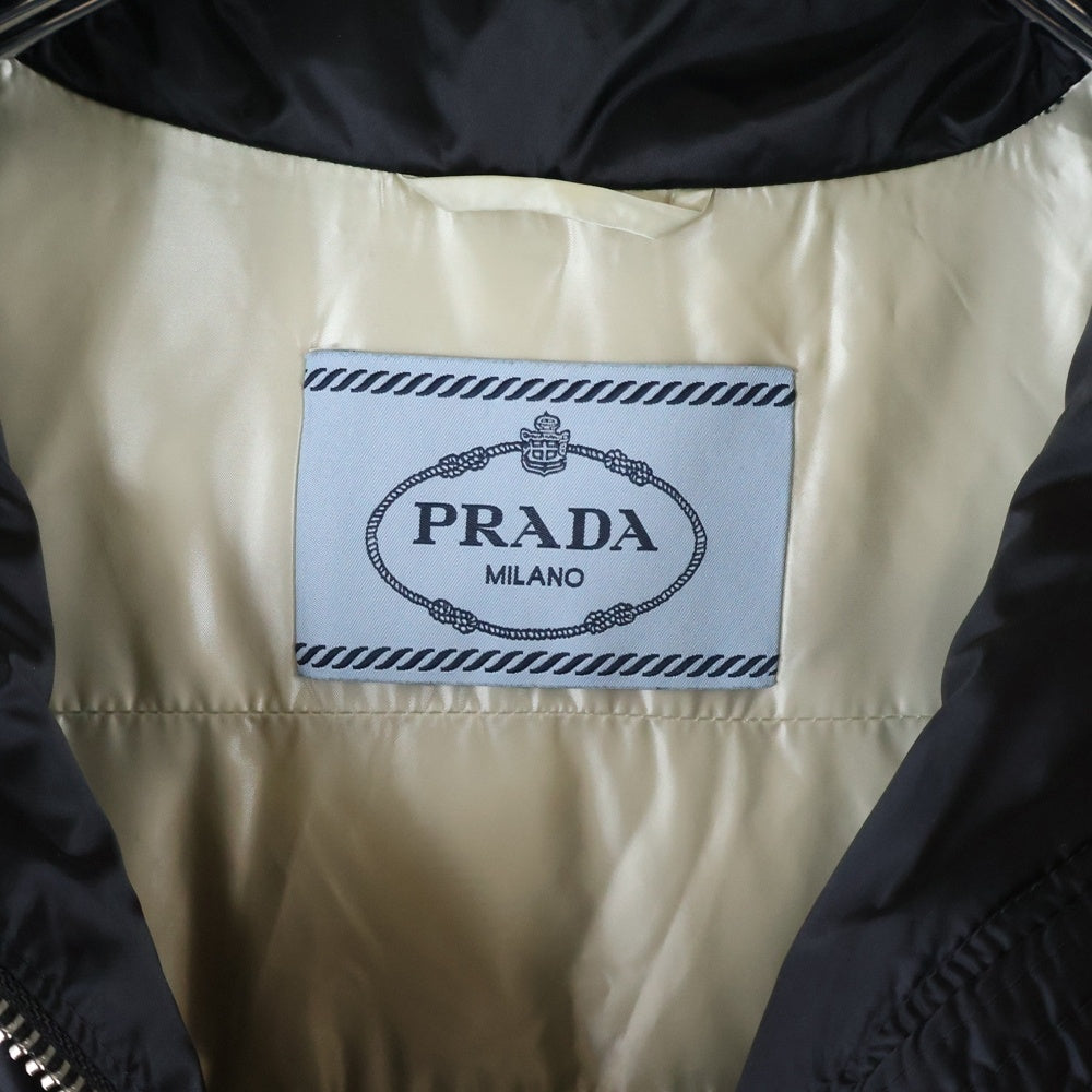 PRADA(プラダ) 20AW トライアングルロゴプレート スタンドカラー ジップアップ ダウンベスト ブラック レディース 290546