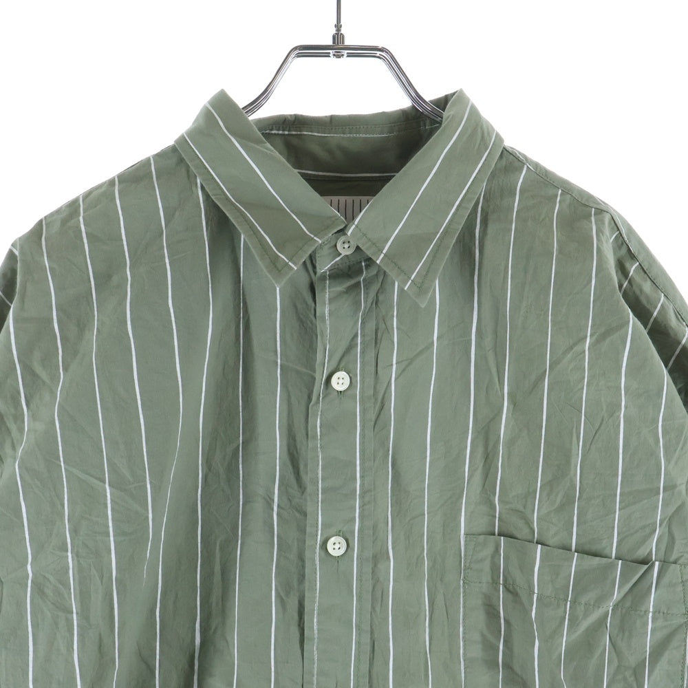 S.F.C(ストライプス フォー クリエイティ) フロントボタン ストライプ レギュラーカラー長袖シャツ カーキ -