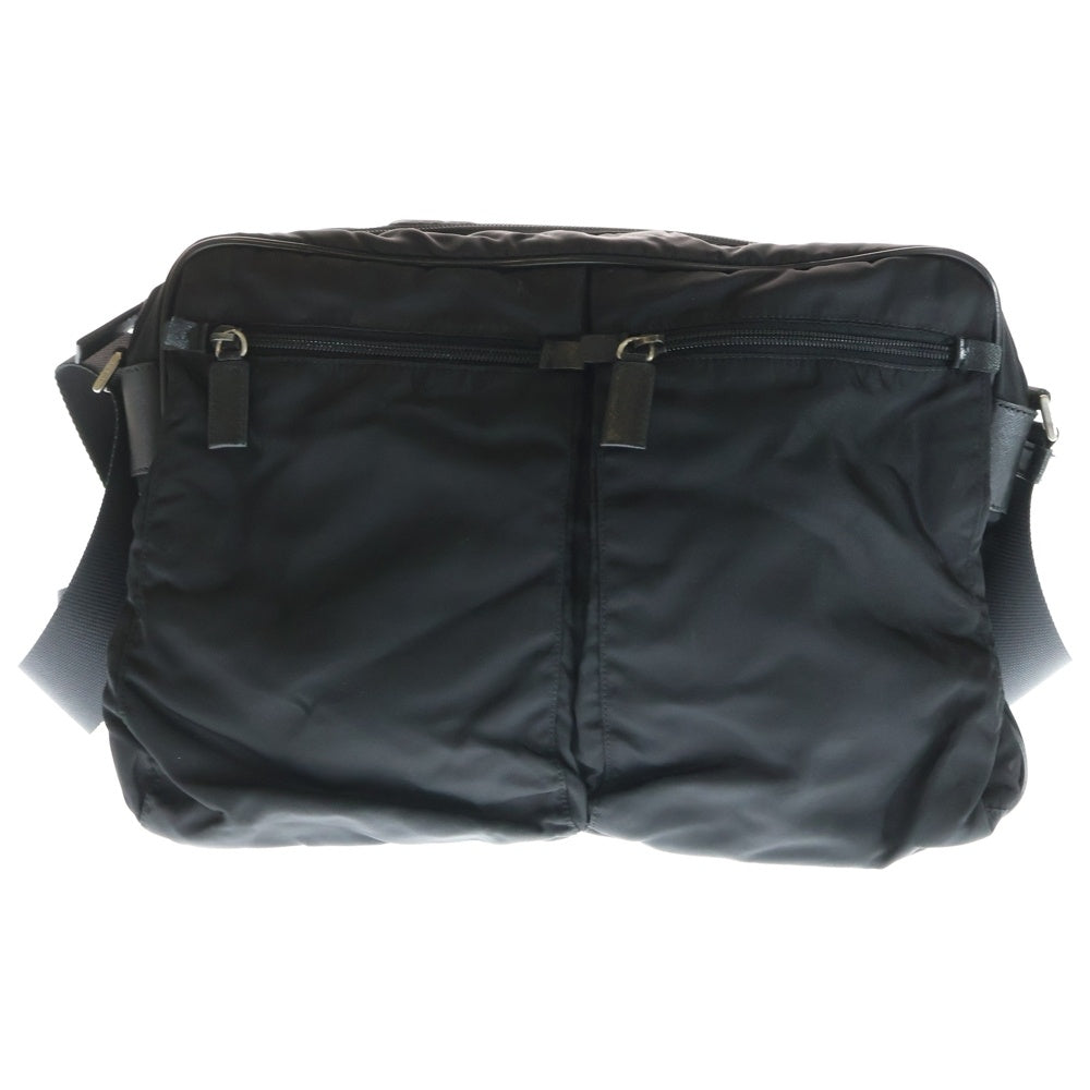 PRADA(プラダ) トライアングルロゴプレート メッセンジャー ショルダーバッグ シルバー金具 ブラック VA0350