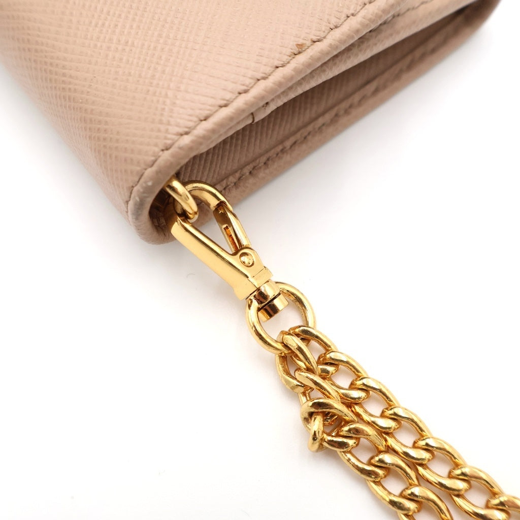 PRADA(プラダ) サフィアーノ チェーンウォレット バッグチャーム 財布 サフィアーノレザー ベージュ ゴールド金具 レディース