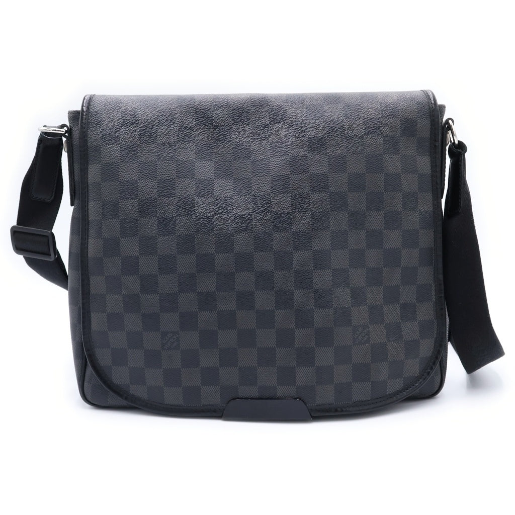 LOUIS VUITTON(ルイヴィトン) ダミエ グラフィット ダニエルMM PVC レザー ショルダーバッグ シルバー金具 ブラック N58029