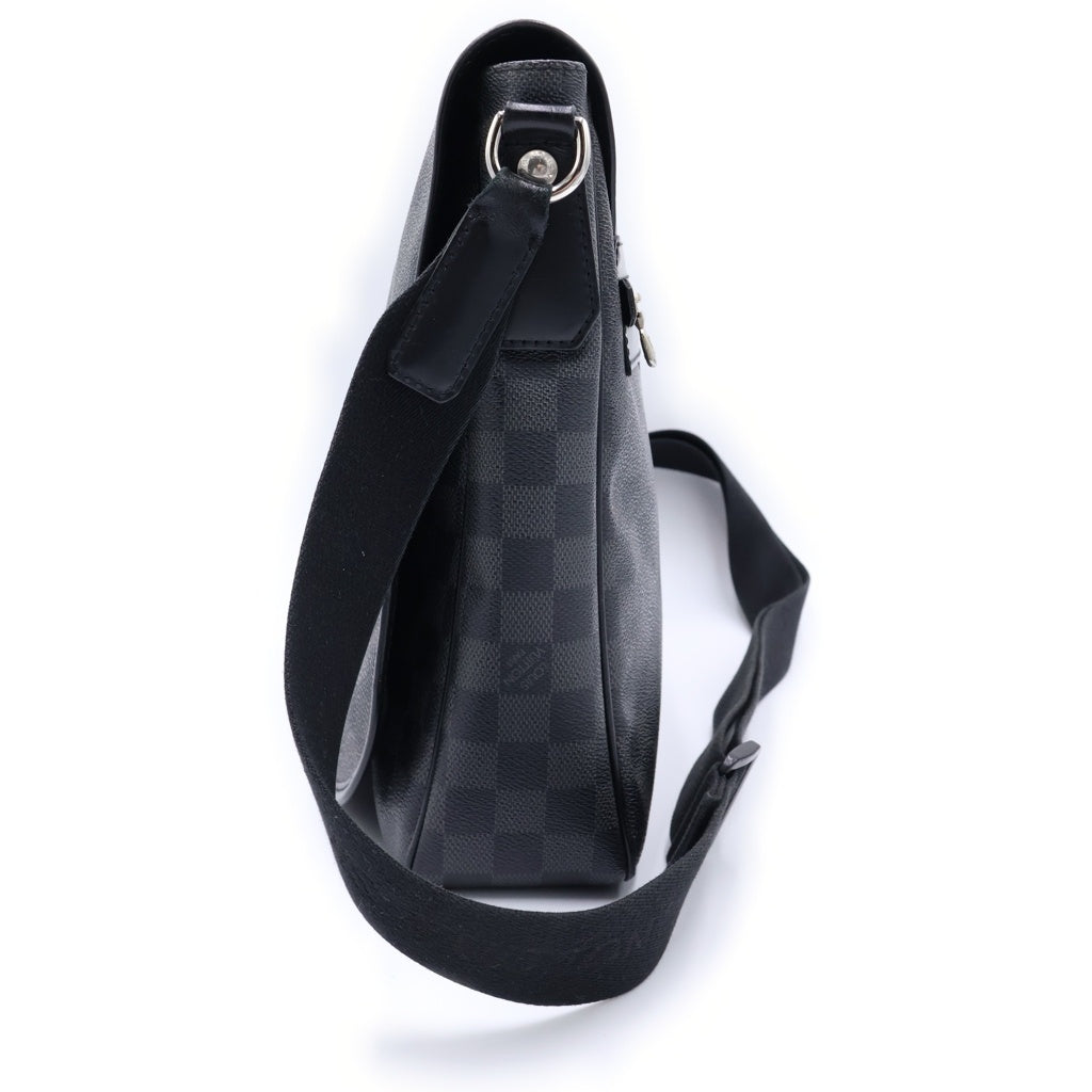 LOUIS VUITTON(ルイヴィトン) ダミエ グラフィット ダニエルMM PVC レザー ショルダーバッグ シルバー金具 ブラック N58029