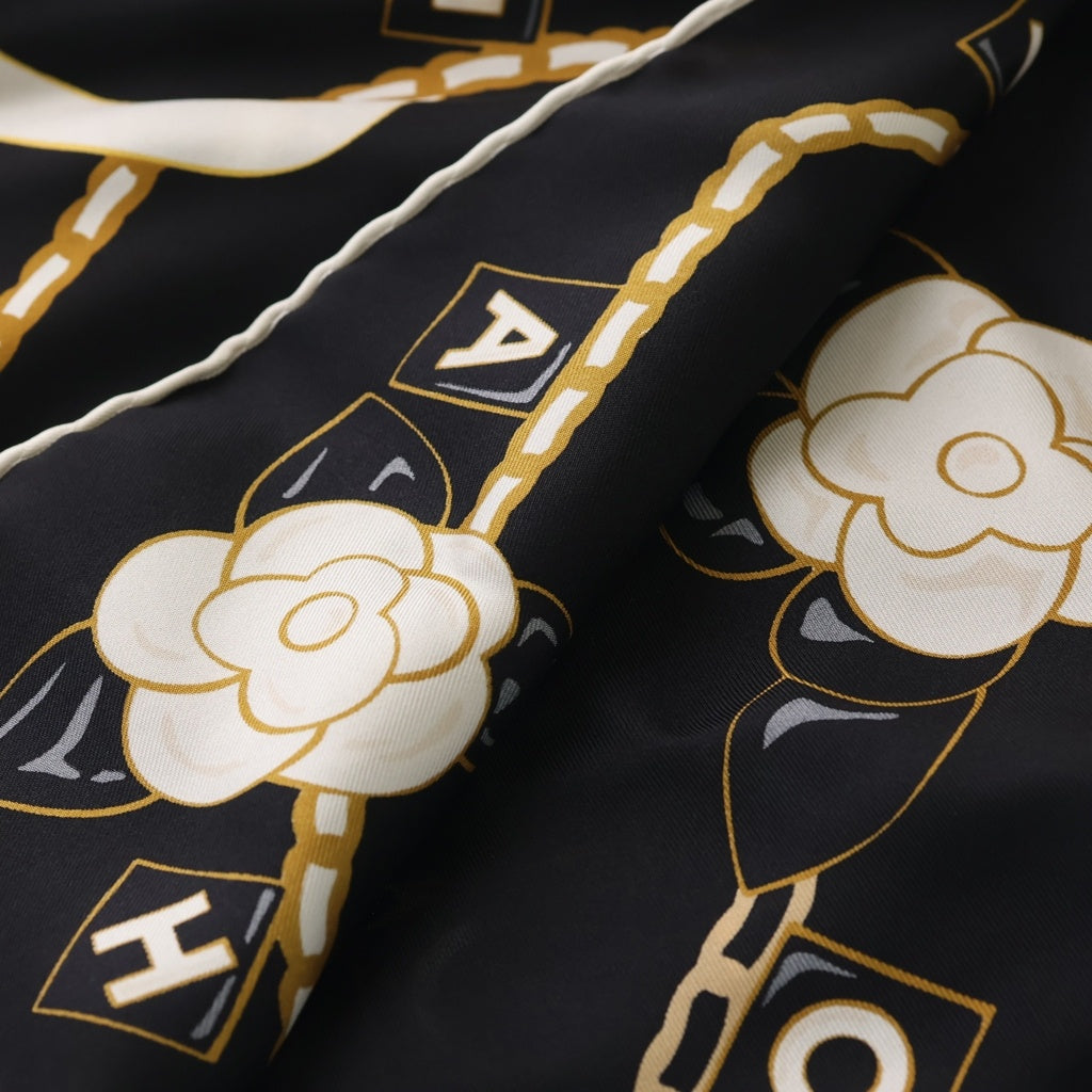CHANEL(シャネル) カメリア ロゴ チェーン プリント シルク スカーフ ブラック レディース