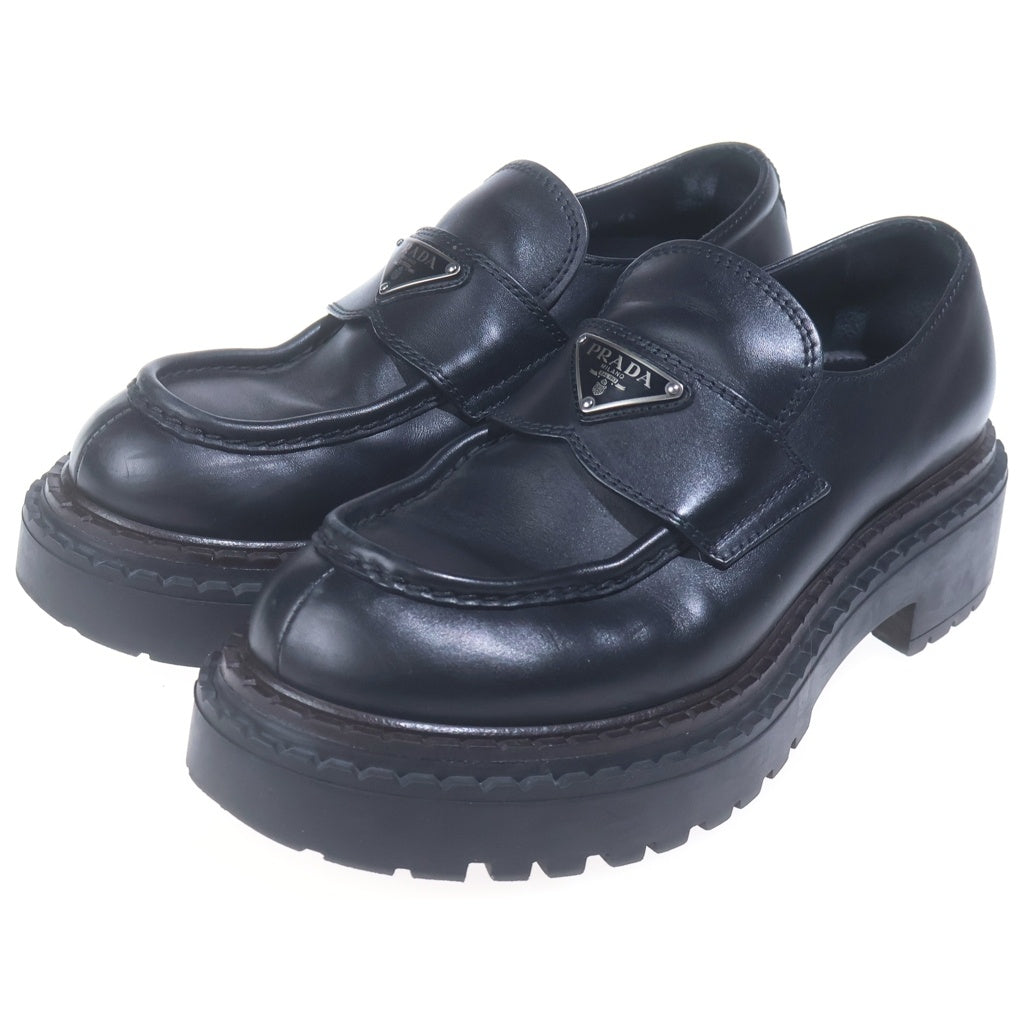 PRADA(プラダ) トライアングルロゴプレート レザー ローファー 革靴