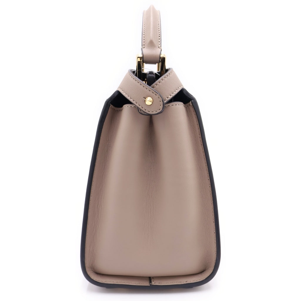 FENDI(フェンディ) ピーカブー エッセンシャリー 2WAYハンドバッグ ショルダーバッグ グレージュ ベージュ レザー ゴールド金具 レディース