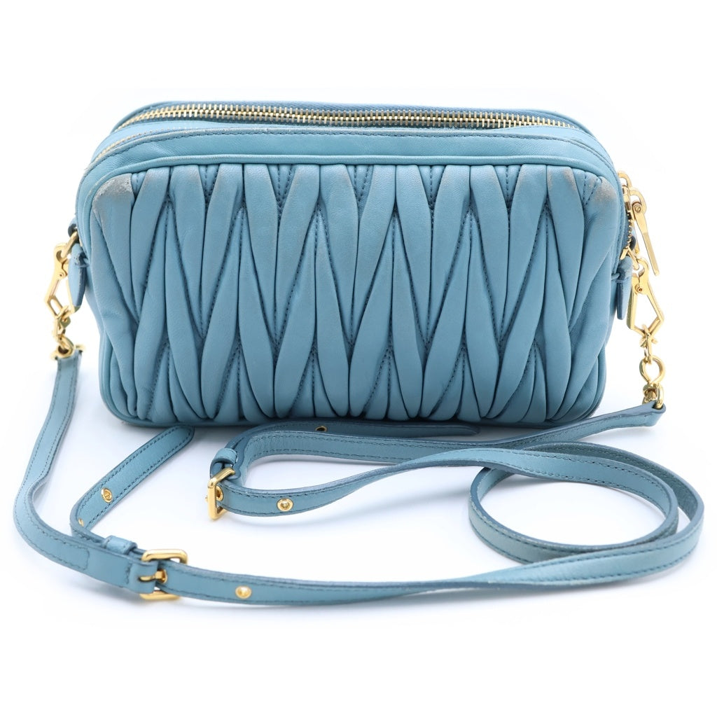 miumiu(ミュウミュウ) マテラッセ レザー ゴールド金具 チェーン ショルダーバッグ ライトブルー レディース