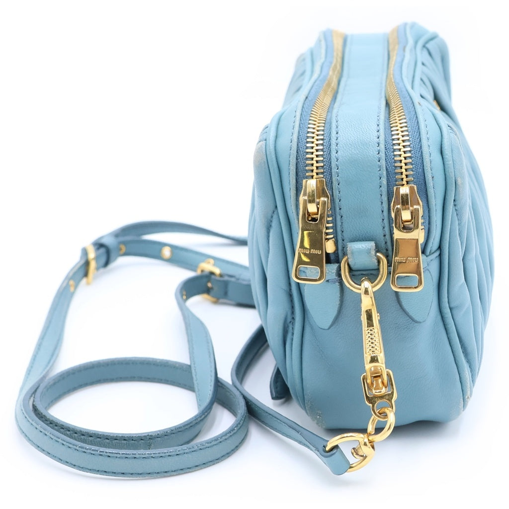 miumiu(ミュウミュウ) マテラッセ レザー ゴールド金具 チェーン ショルダーバッグ ライトブルー レディース