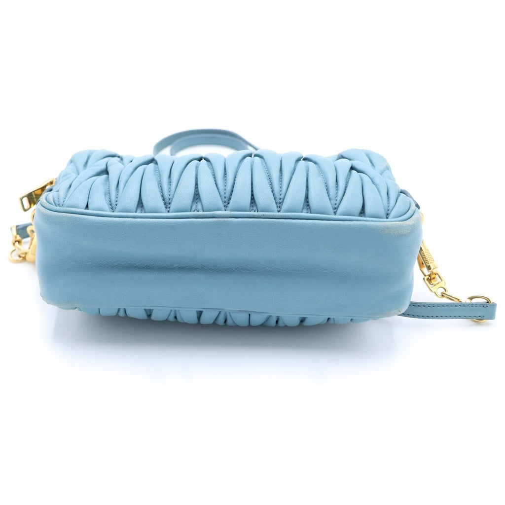 miumiu(ミュウミュウ) マテラッセ レザー ゴールド金具 チェーン ショルダーバッグ ライトブルー レディース