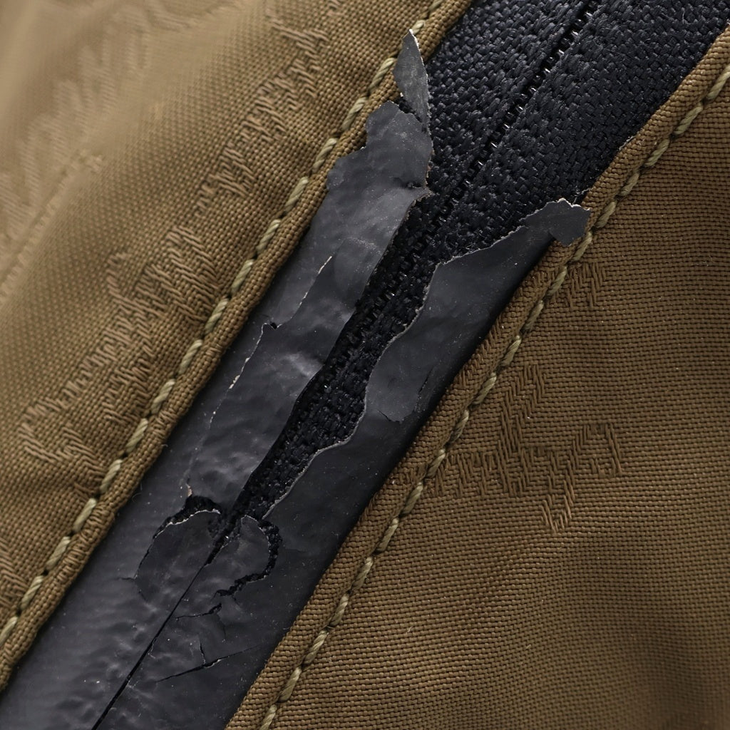 Berluti(ベルルッティ) コンプライス ナイロン スクリットボディバッグ ウエストバッグ ショルダーバッグ カーキ×ブラック レザー×ナイロン
