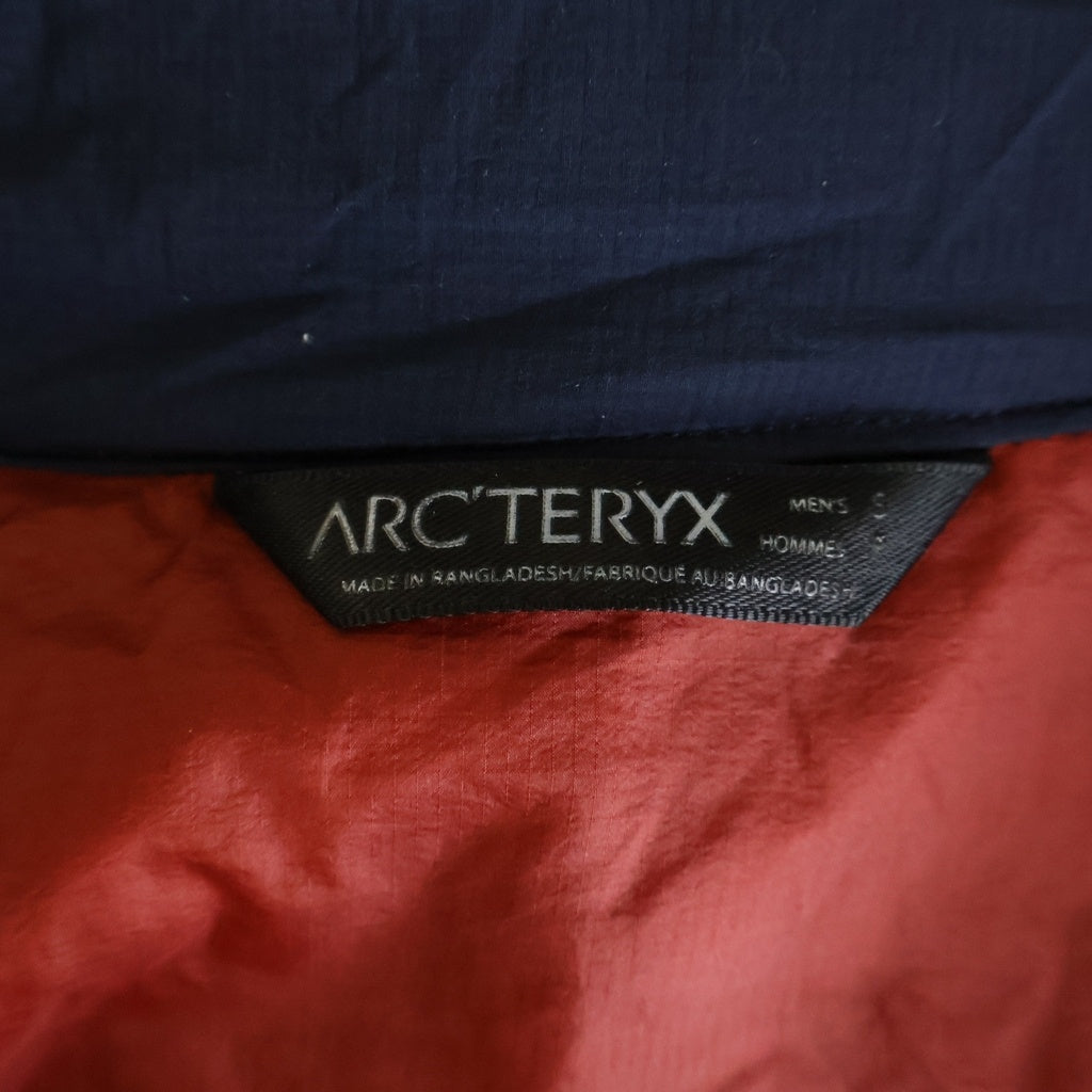 ARC'TERYX(アークテリクス) アトム ナイロンジャケット ネイビー×レッド #S