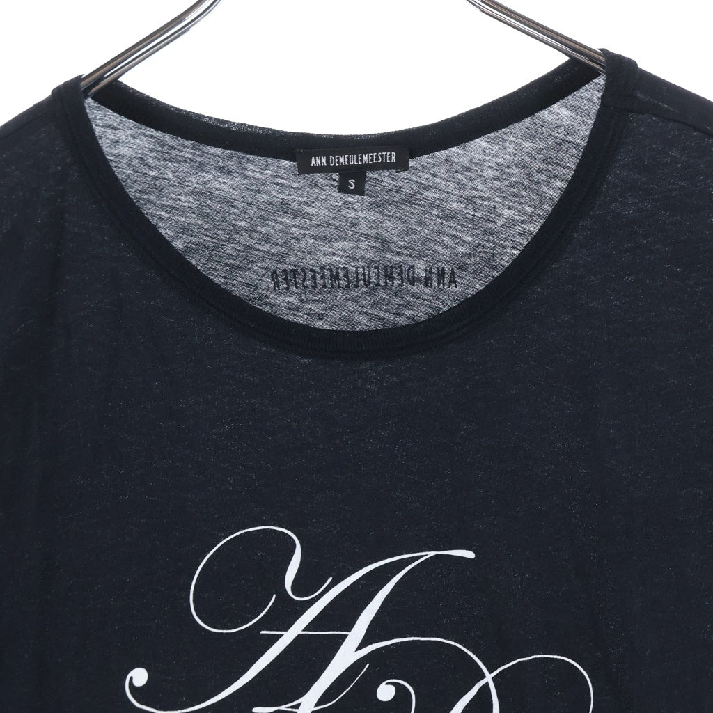 ANN DEMEULEMEESTER(アンドゥムルメステール) 10s バックロゴ 半袖Tシャツ カットソー コットン 両面プリント コロネット ブラック レディース