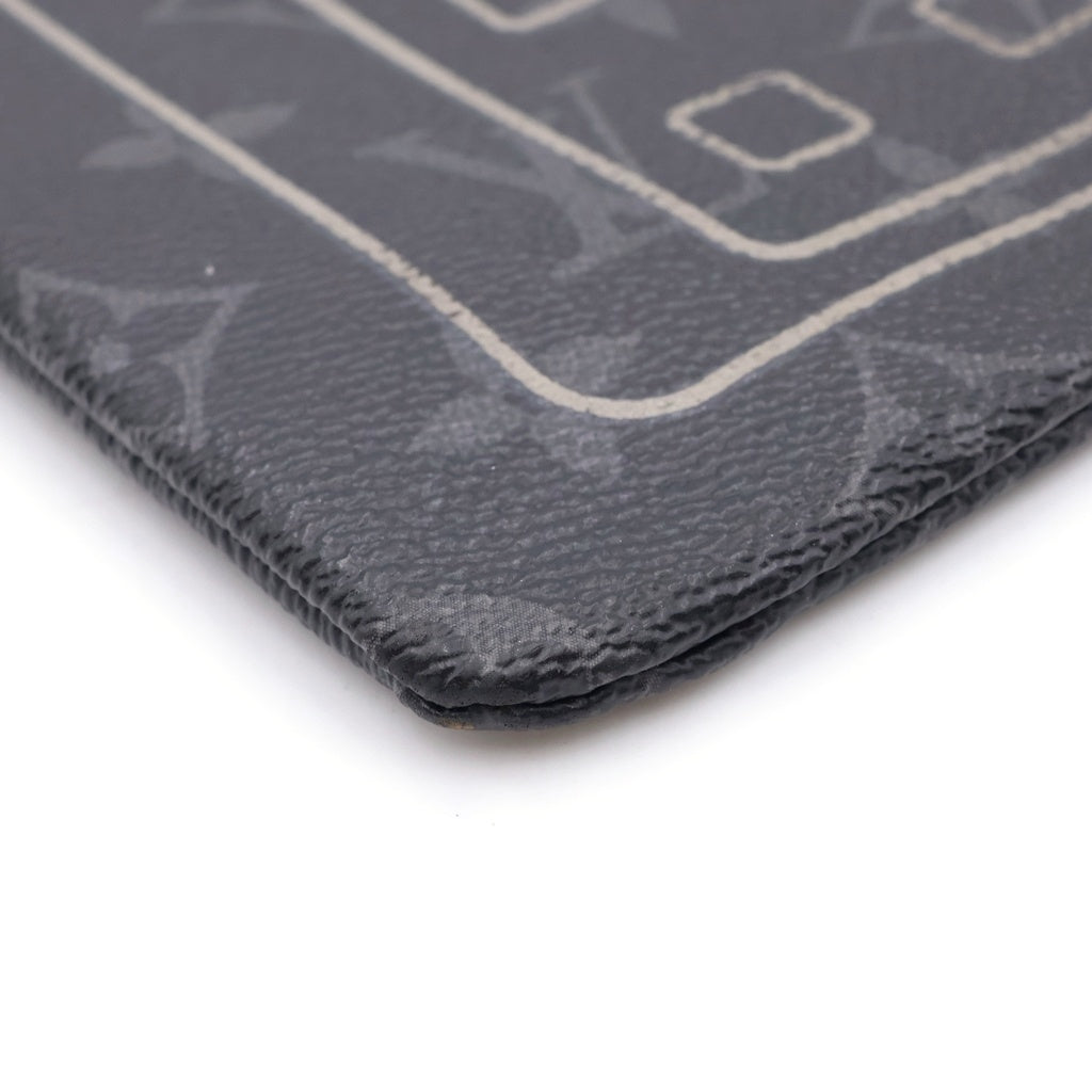 LOUIS VUITTON(ルイヴィトン) モノグラムエクリプス フラッシュ フラグメント iPadケース ポーチ クラッチバッグ ブラック PVC M64449 ブラック金具 レディース