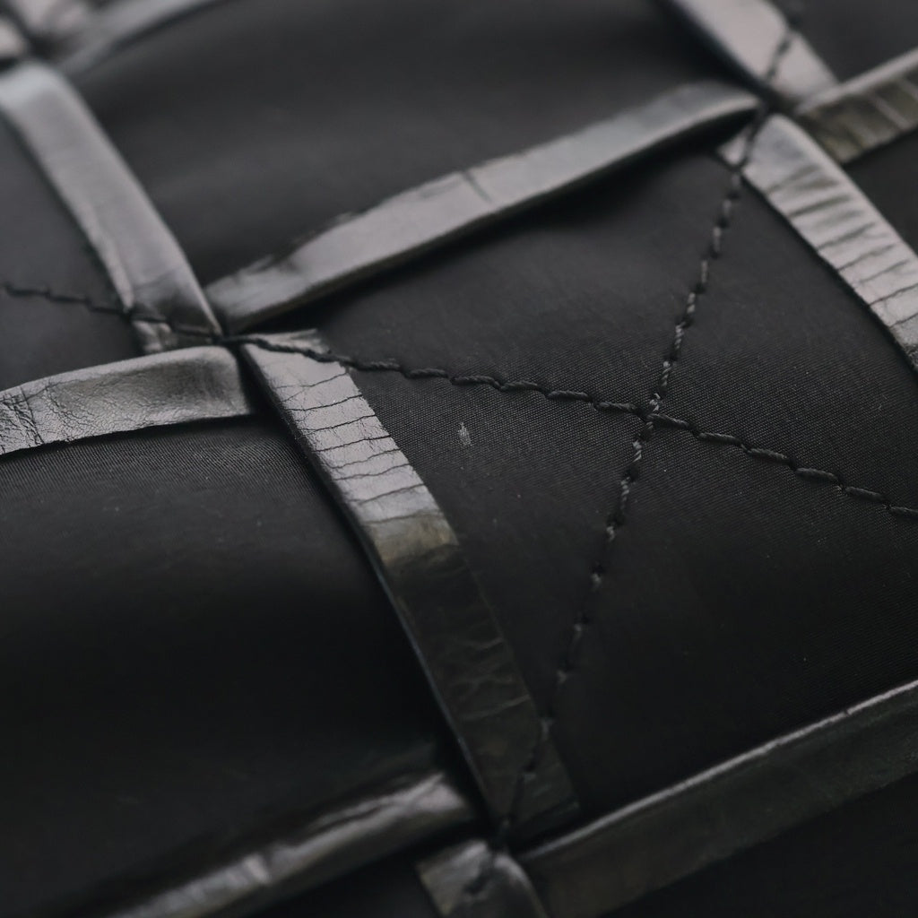 BOTTEGA VENETA(ボッテガヴェネタ) カセット マキシイントレチャート カーフレザー ショルダーバッグ シルバー金具 ブラック レディース