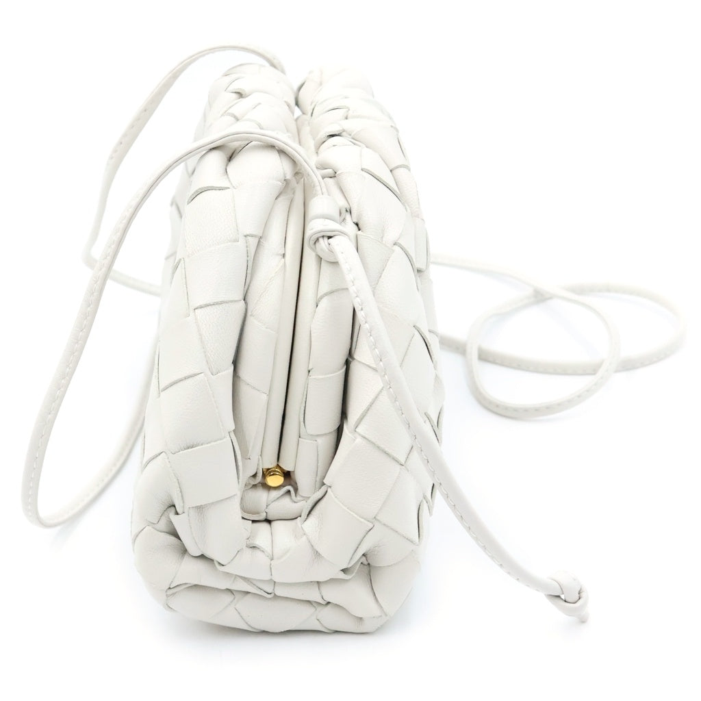 BOTTEGA VENETA(ボッテガヴェネタ) The Pouch 20 イントレチャート ザ ポーチ がま口 ショルダーバッグ ホワイト系 585852 レディース