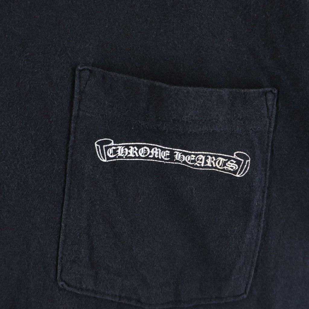 CHROME HEARTS(クロムハーツ) CH PLUS バックロゴプリント クルーネック 半袖 ポケット Tシャツ カットソー ブラック