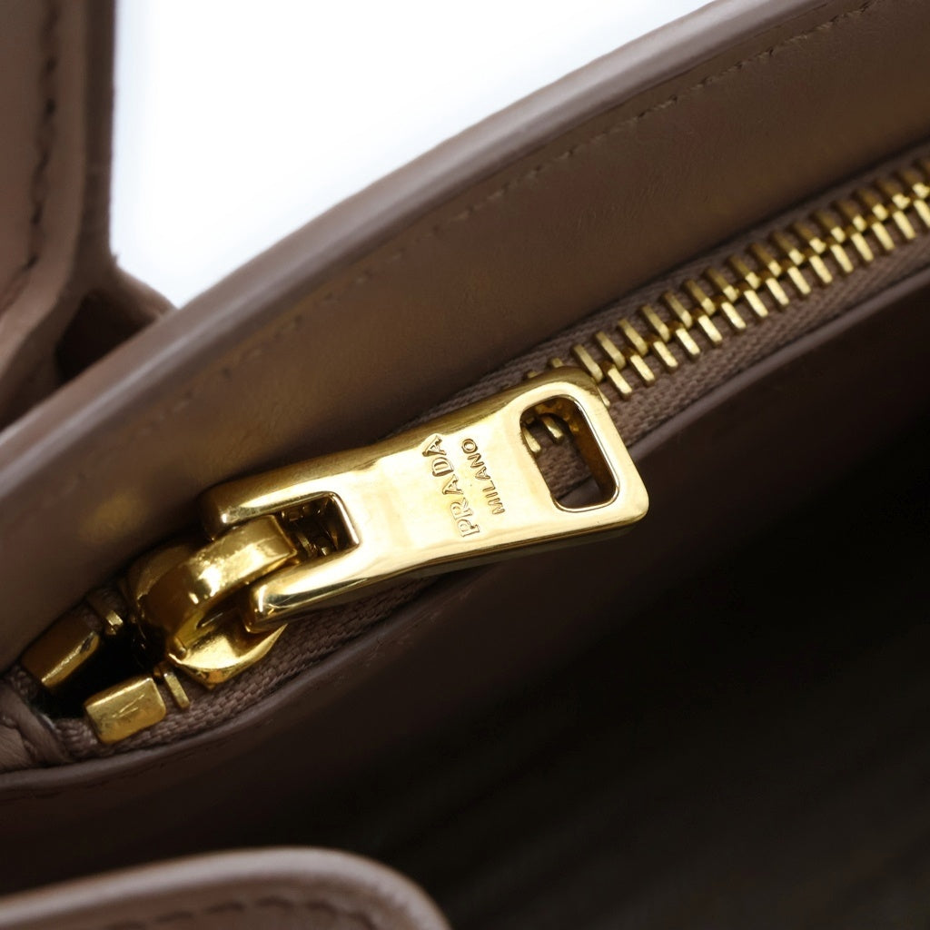 PRADA(プラダ) モノクローム スモール ハンドバック 2wayバック サフィアーノ レザー ピンク 1BA156 レディース