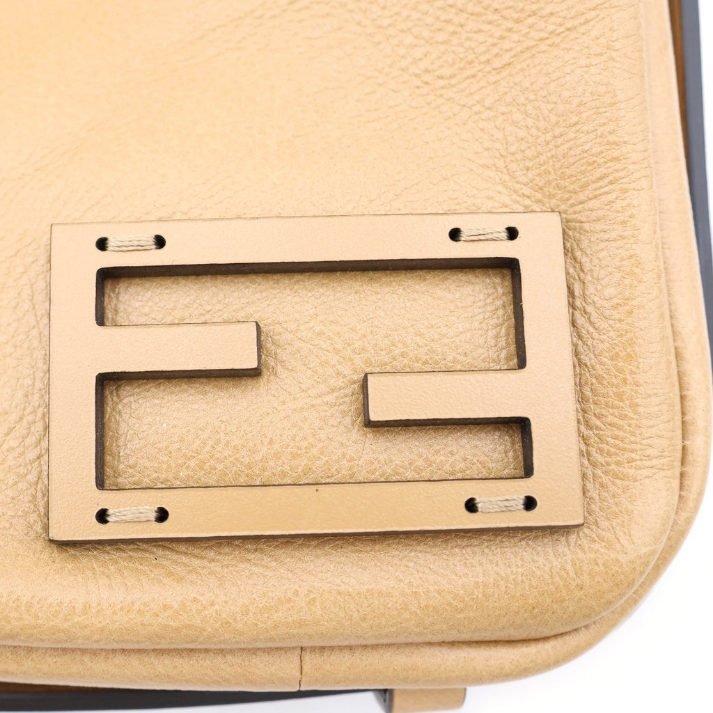 FENDI(フェンディ) シンプリー ショルダーバッグ FFロゴ レザー ライトブラウン 8BR829 レディース