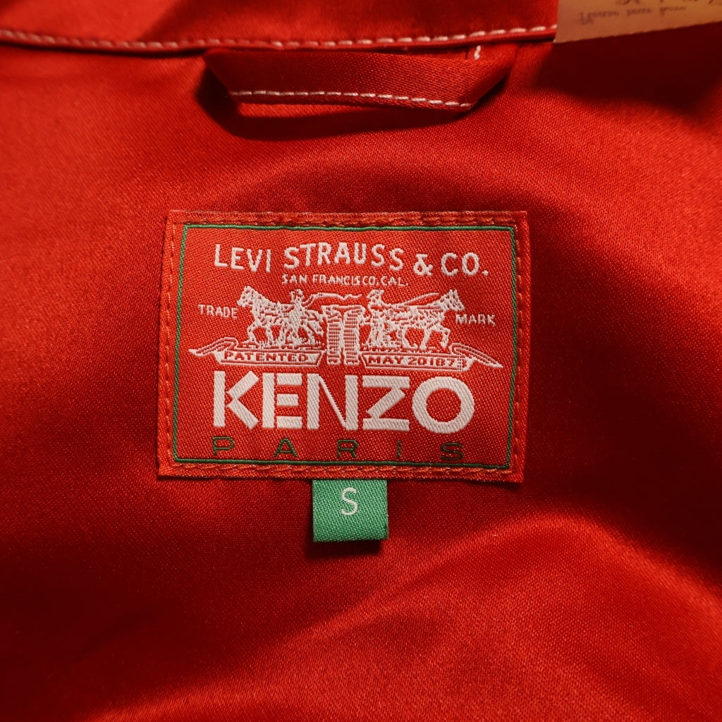 KENZO(ケンゾー) ×Levi's 23年 Type II Satin Trucker Jacket セカンドモデル サテントラッカージャケット 花柄刺繍 ロゴ レッド FD65VE301LE8 レディース