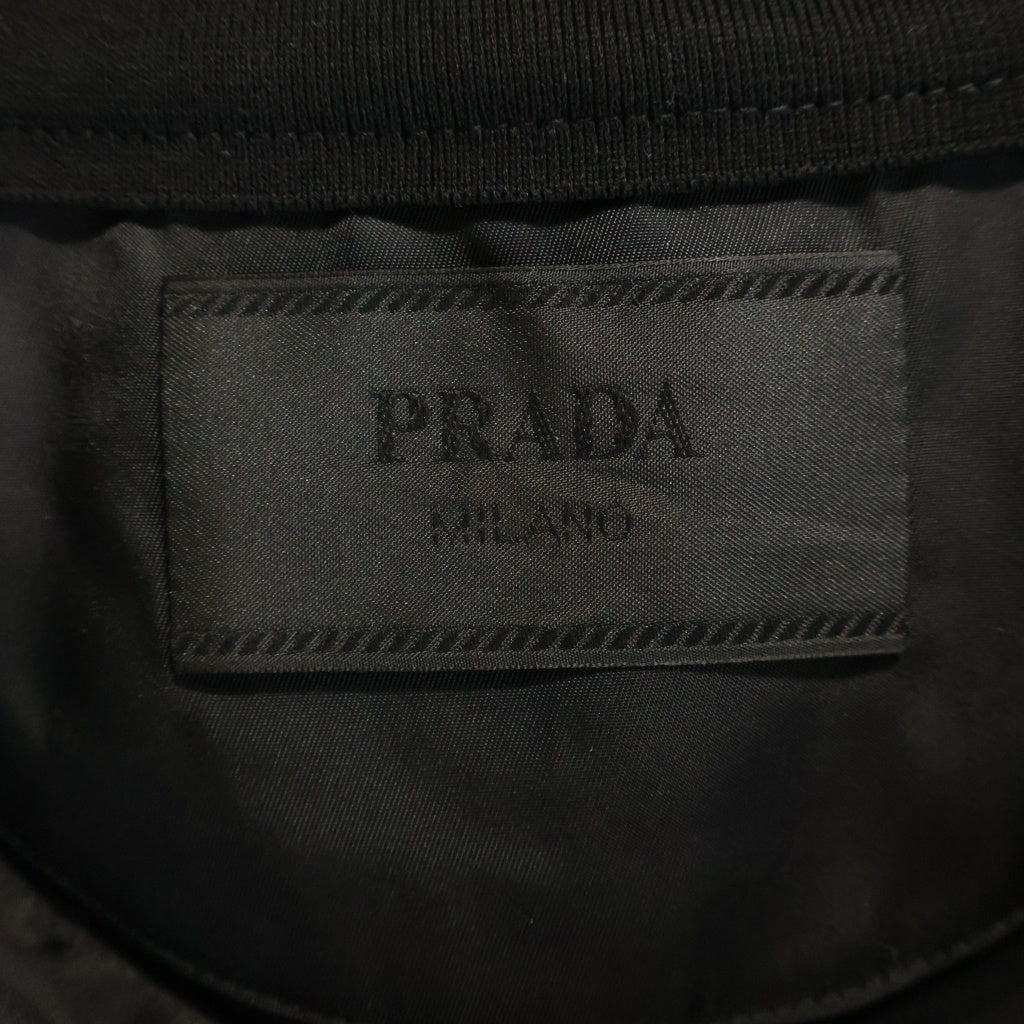 PRADA(プラダ) Re-Nylon リナイロン コットンピケ トライアングルロゴプレート モックタートルネック ハーフジップ 半袖ポロシャツ ブラック UJN917