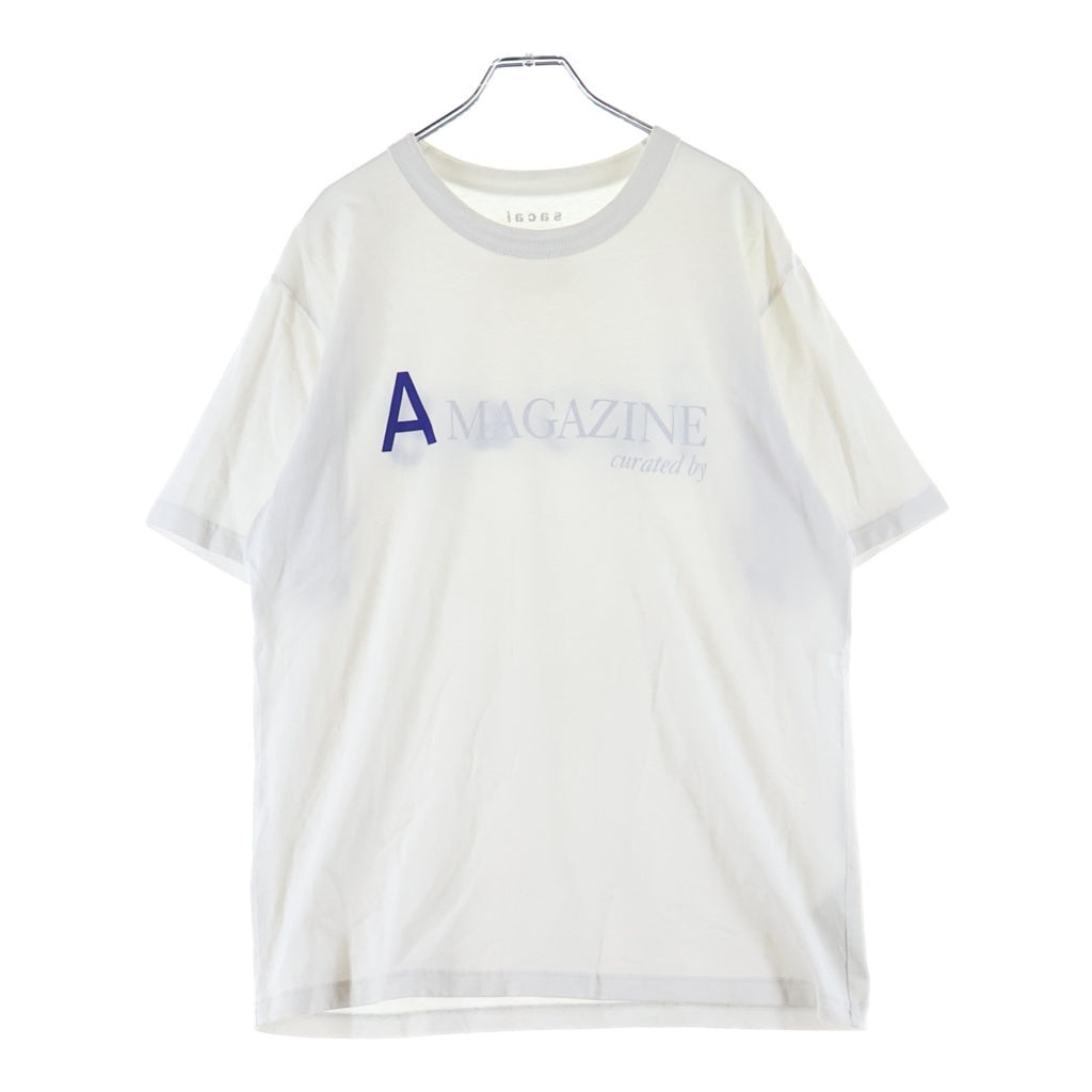 Sacai(サカイ) 23SS A MAGAZINE CURATED BY SACAI T-SHIRT エーマガジン キュレーテッド ロゴプリント 半袖Tシャツ カットソー ホワイト 23-0682S