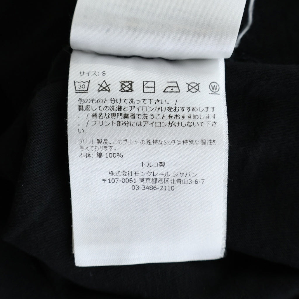 MONCLER(モンクレール) 23AW フロントロゴデザイン クルーネック 半袖Tシャツ カットソー ブラック I20918C00047 8390T