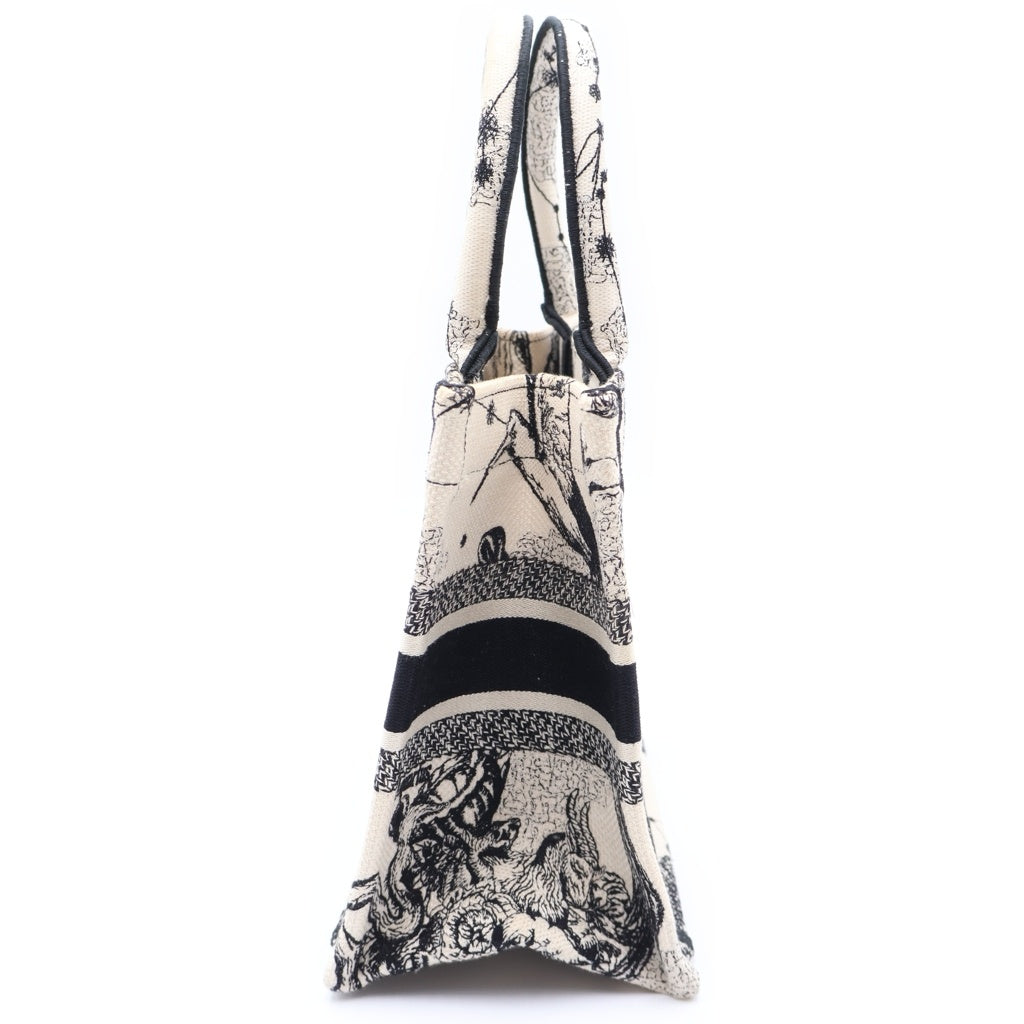 Christian Dior(クリスチャンディオール) ブックトート スモール トワル ドゥ ジュイ ゾディアック エンブロイダリー ホワイト×ブラック