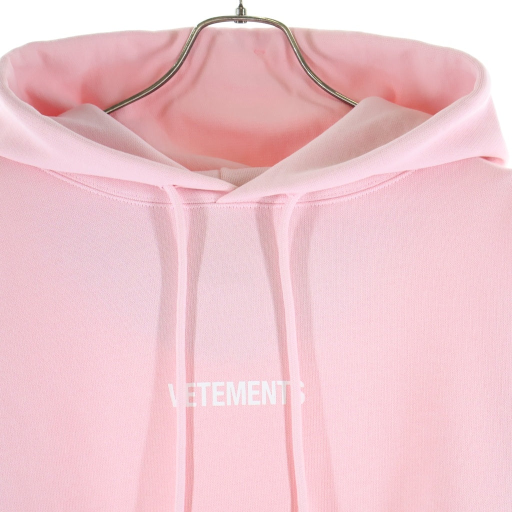 VETEMENTS(ヴェトモン) 22SS LOGO LABEL HOODIE ロゴプリント スウェット プルオーバーパーカー ピンク UE52TR380P