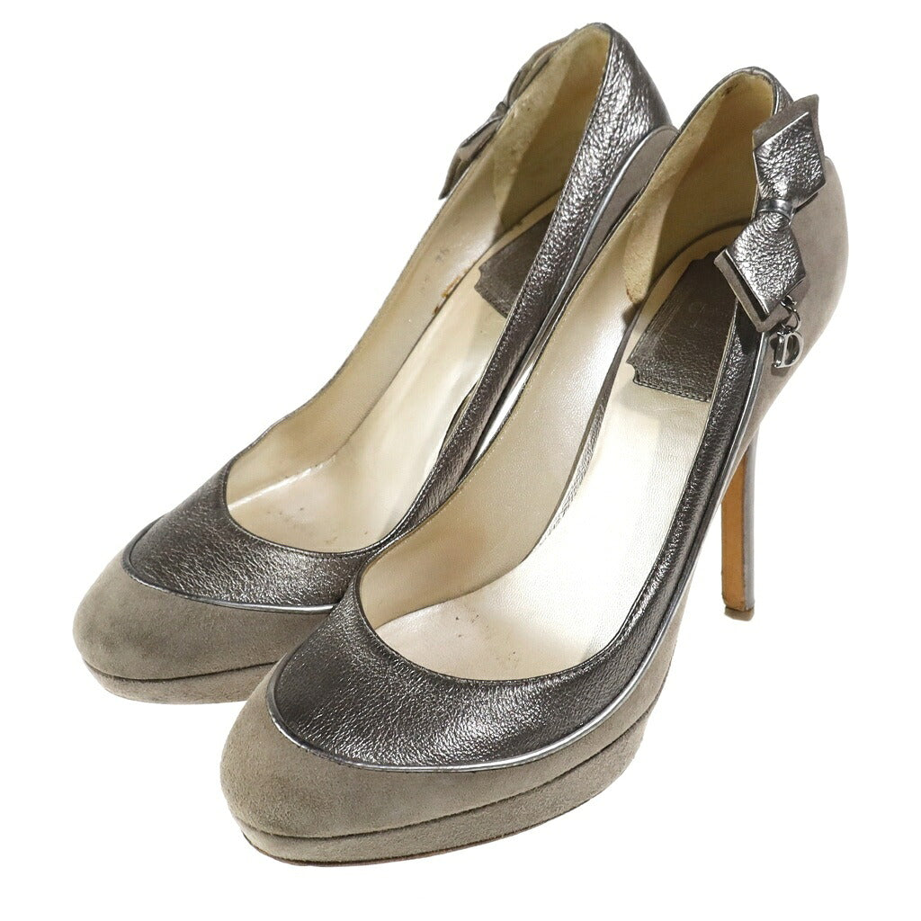Christian Dior(クリスチャンディオール) Dロゴチャーム メタリック スエードコンビレザー ヒール パンプス シューズ シルバー/グレージュ レディース