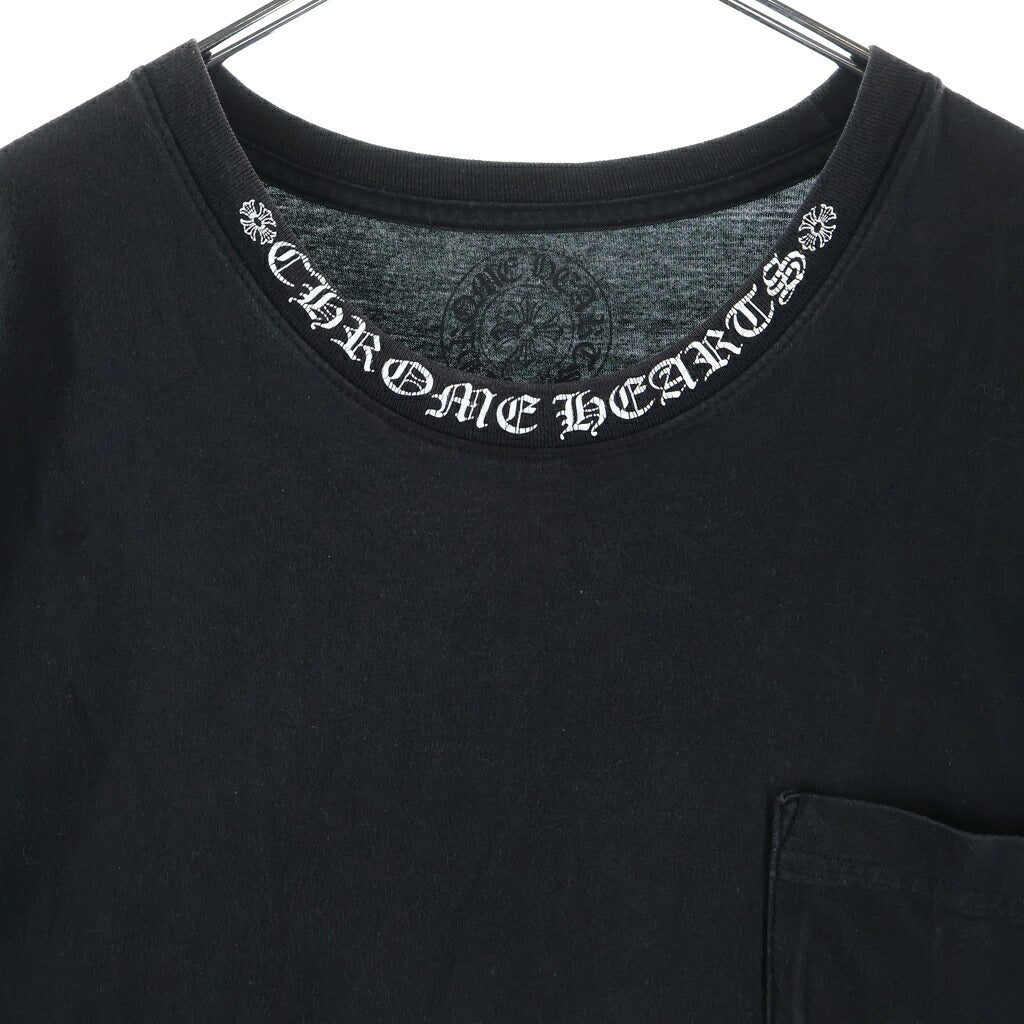 CHROME HEARTS(クロムハーツ) NECK LOGO S/S T-SHIRT ネックロゴプリント 胸ポケット 半袖Tシャツ カットソー ブラック