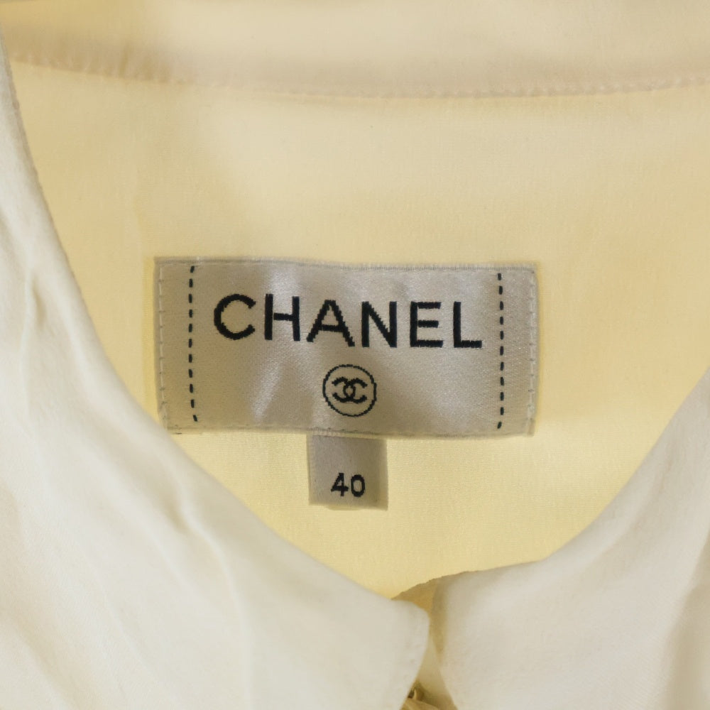 CHANEL(シャネル) ココマークボタン シルク レギュラーカラー 長袖シャツ ホワイト/アイボリー レディース P62021V03506