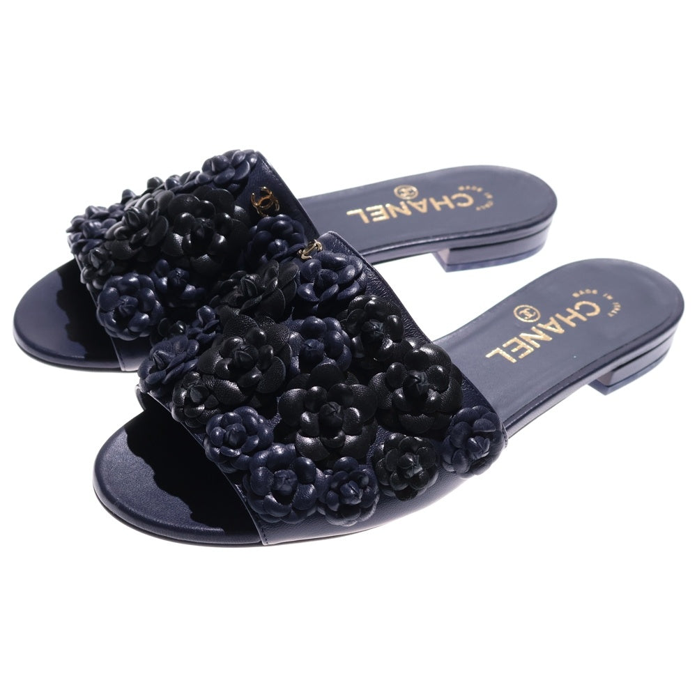 CHANEL(シャネル) ココマーク ロゴプレート カメリア レザー フラットサンダル シューズ ネイビー/ブラック レディース G34386