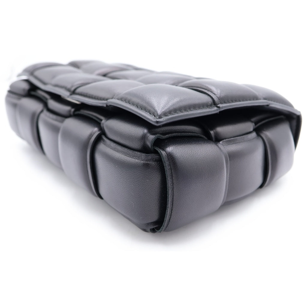 BOTTEGA VENETA(ボッテガヴェネタ) パデットカセット チェーンショルダーバッグ ブラック レザー シルバー金具 レディース