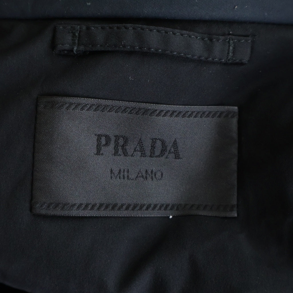 PRADA(プラダ) フロントロゴプレート フーデッド ダウンジャケット ネイビー SGH070