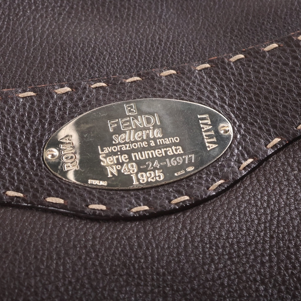 FENDI(フェンディ) セレリア オーバルロゴプレート レザー ショルダーバッグ ブラウン 8BT092