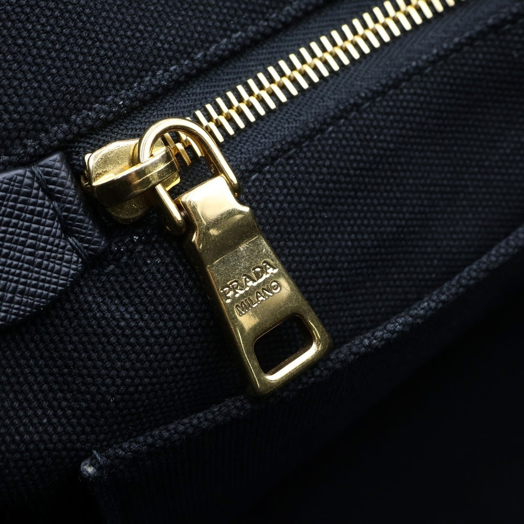 PRADA(プラダ) カナパ サイドトライアングルロゴプレート キャンバス 2Way ハンド ショルダーバッグ ブラック 1BG642 レディース