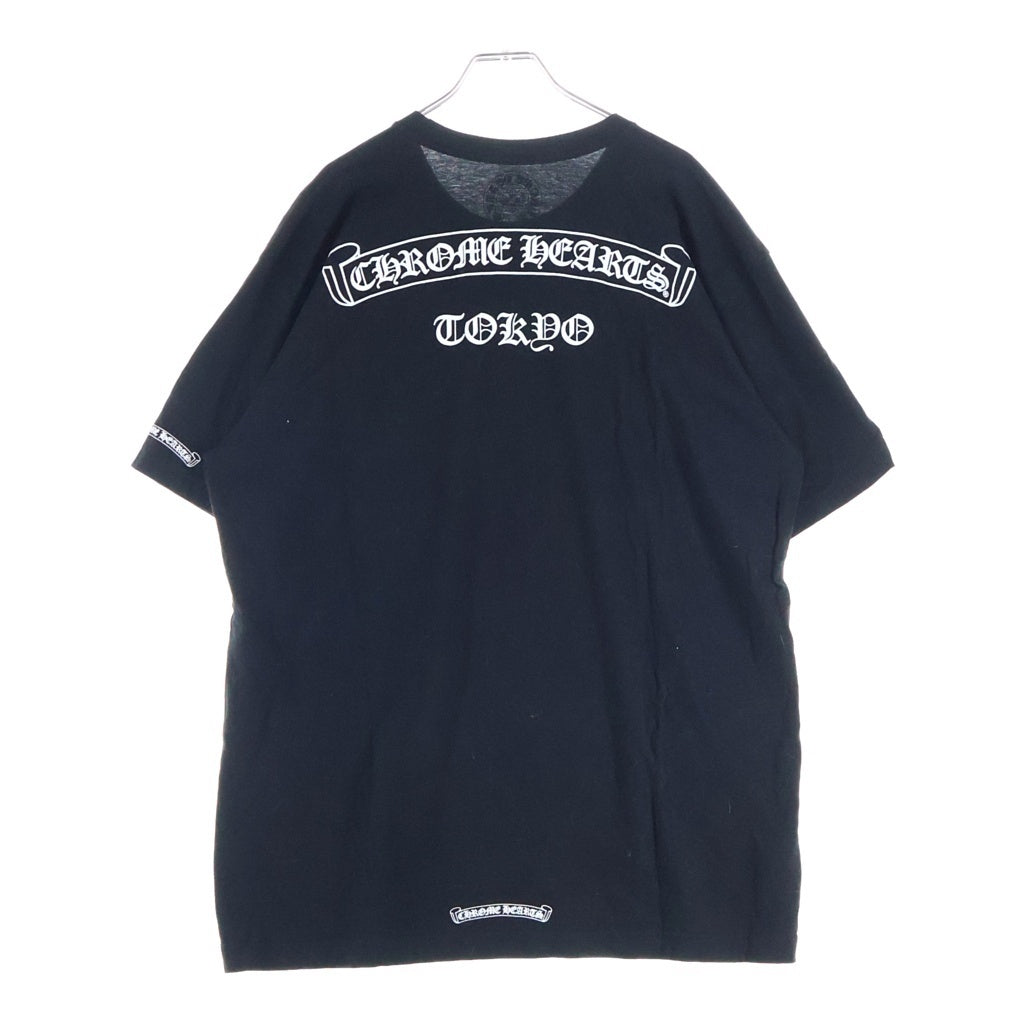 CHROME HEARTS(クロムハーツ) Tokyo Limited Back Scroll Tee 東京限定 バックスクロール ヴァーティカルロゴ ポケット プリント クルーネック 半袖 Tシャツカットソー ブラック