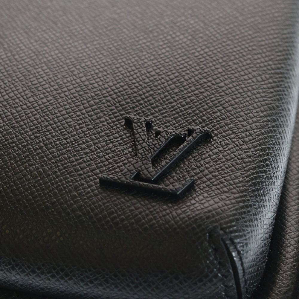 LOUIS VUITTON(ルイヴィトン) タイガ アヴェニュー スリングバッグ