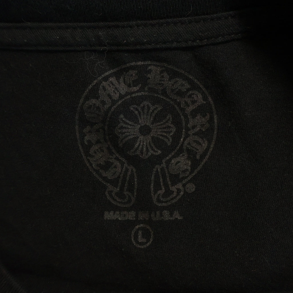 CHROME HEARTS(クロムハーツ) Scroll Logo L/S Pocket T-shirt スクロールロゴ 袖ロゴプリント クルーネック長袖ポケットTシャツ カットソー ブラック CH832-1