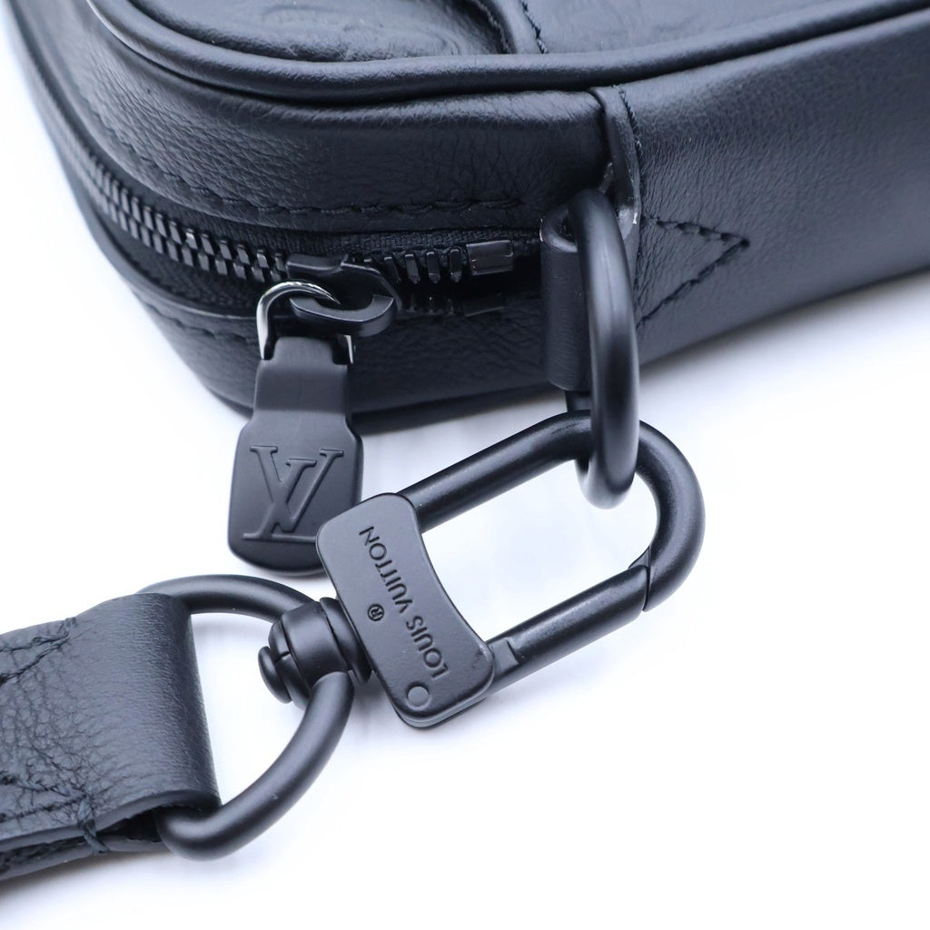 LOUIS VUITTON(ルイヴィトン) モノグラムシャドウ トリオ・メッセンジャー ショルダーバッグ ブラック レザー M26713 RFID レディース